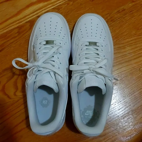 Nike Air Force 1 Size 9 - Picture 1 of 5